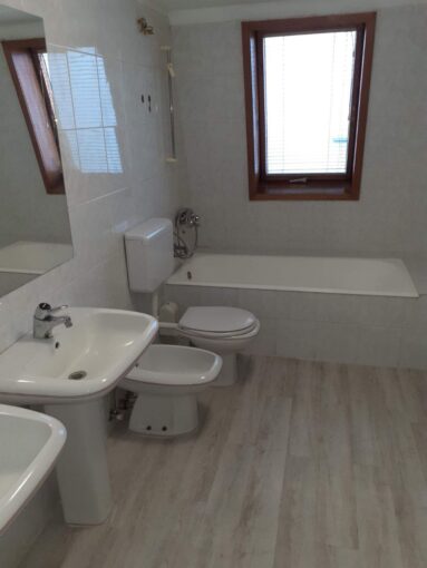 Продается 3-эт. дом 330 кв.м, 5-комн в Нови-Саде, Телеп, #1236_6