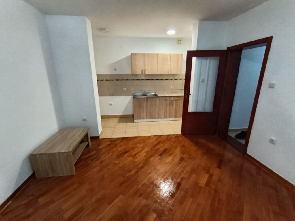 Сдается 2-к квартира, 37 кв.м в Нови-Саде, Грбавица, #1895_1