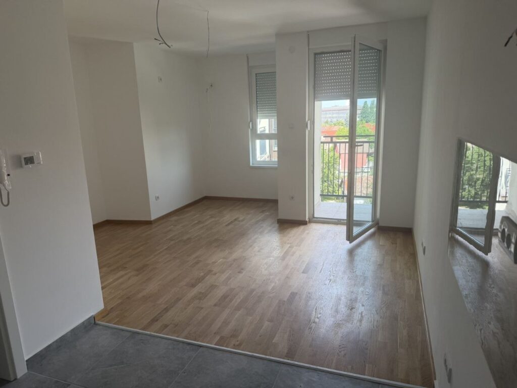 Продается новая 1-к квартира, 27 кв.м в Суботице, Центр, #1198_1